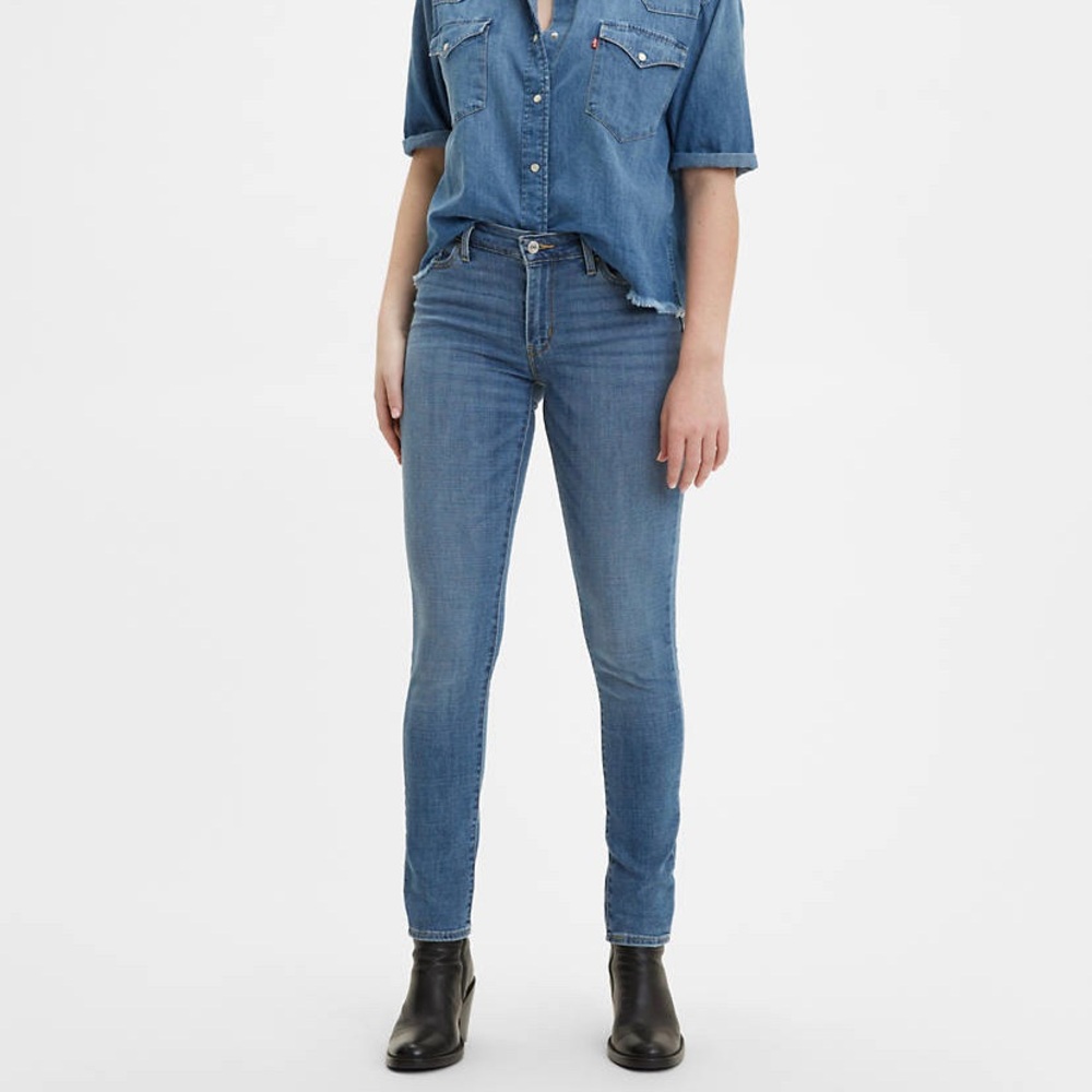 Light Wash Levi’s 711 High-Waisted Skinny Jeans